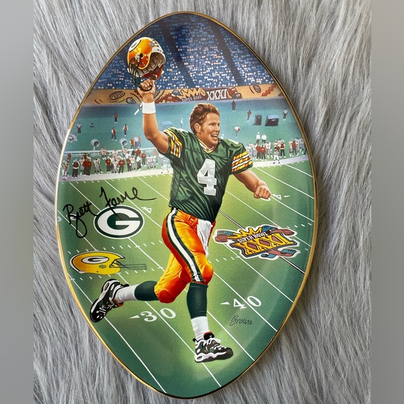 bradley exchange Other - 1997 Bradley Exchange Limited Edition “Back To Titletown” collectors plate.